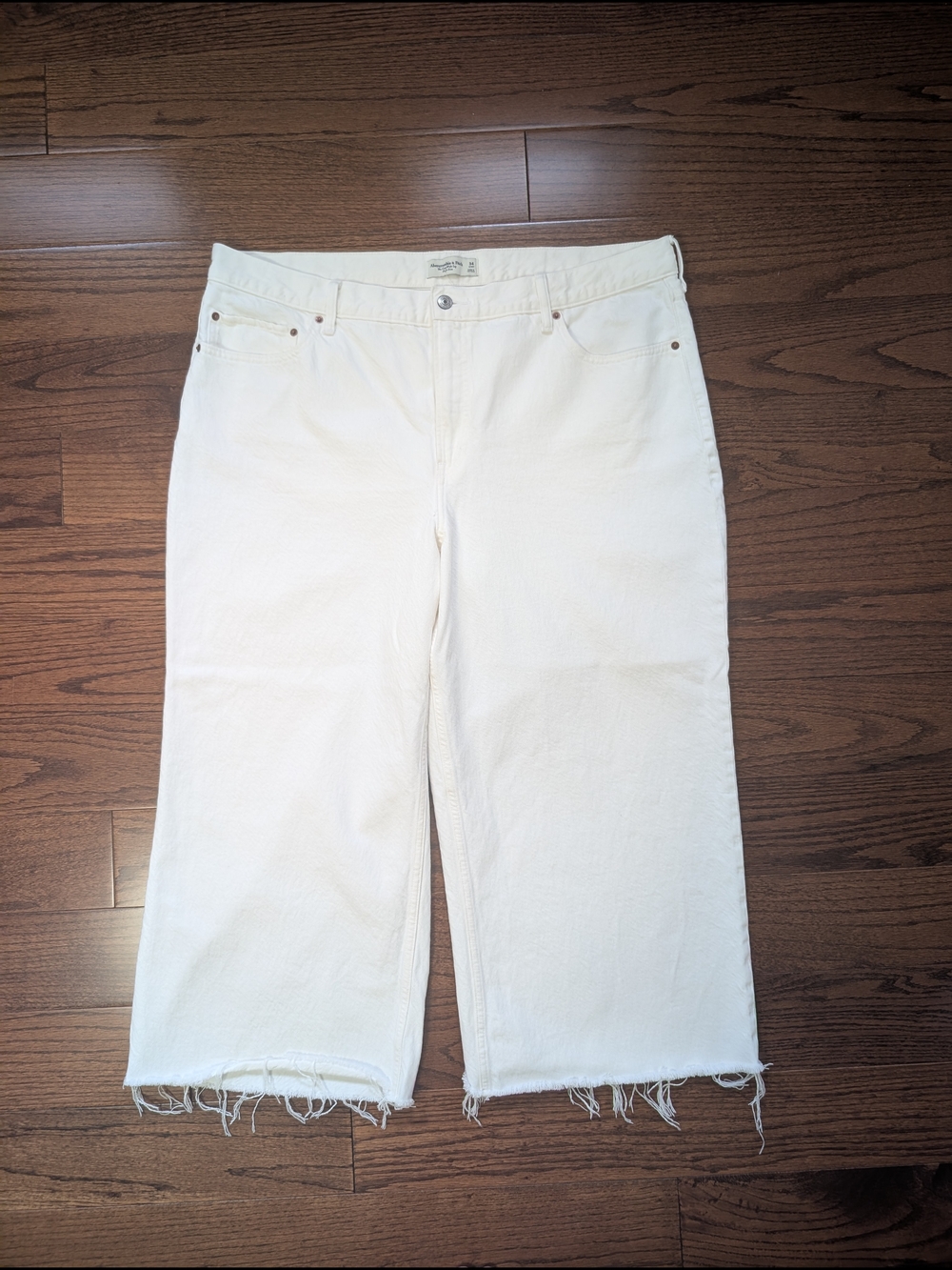 Abercrombie & Fitch White Cropped Frayed-Hem Jeans